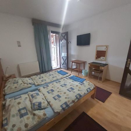 Valcsics Villa Panzió Pécs Esterno foto