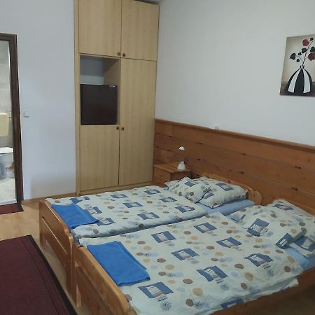 Valcsics Villa Panzió Pécs Esterno foto