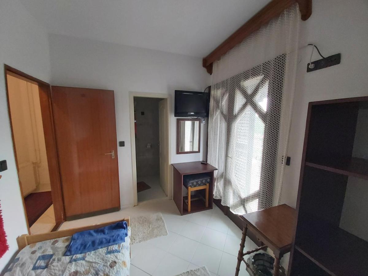 Valcsics Villa Panzió Pécs Esterno foto
