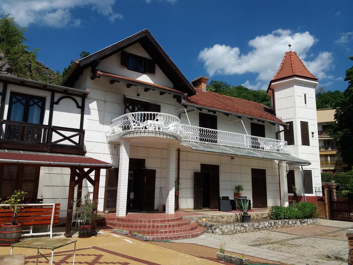 Valcsics Villa Panzió Pécs Esterno foto